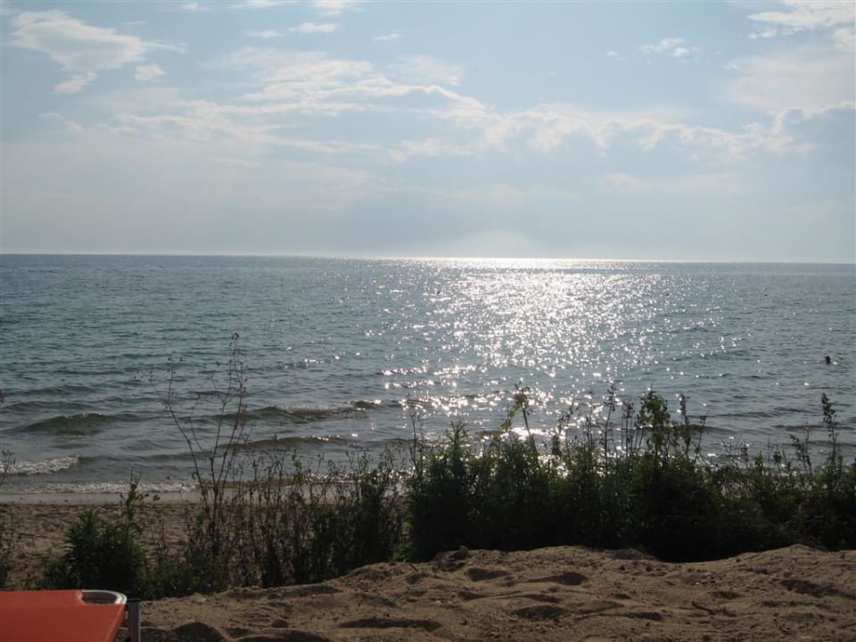 Blick vom Strand aufs Meer Istion Club & Spa