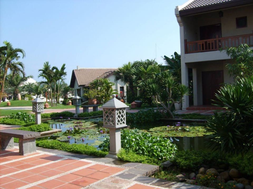 Teich in der Hotelanlage Palm Garden Beach Resort & Spa
