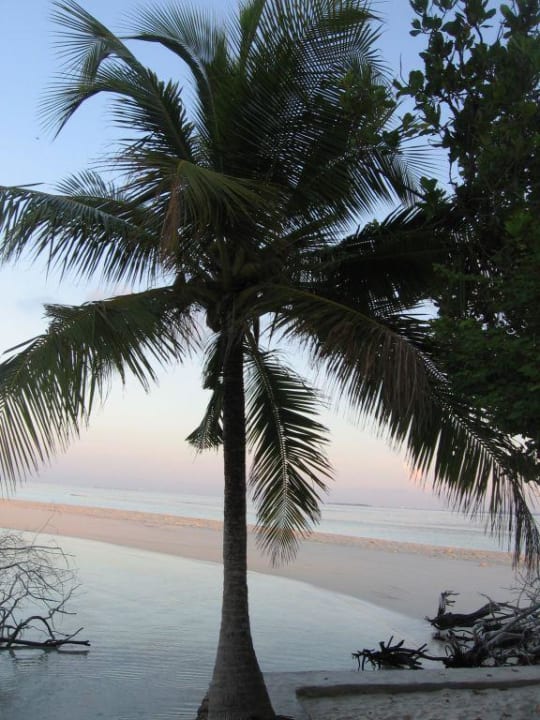 Sandbank Embudu Village