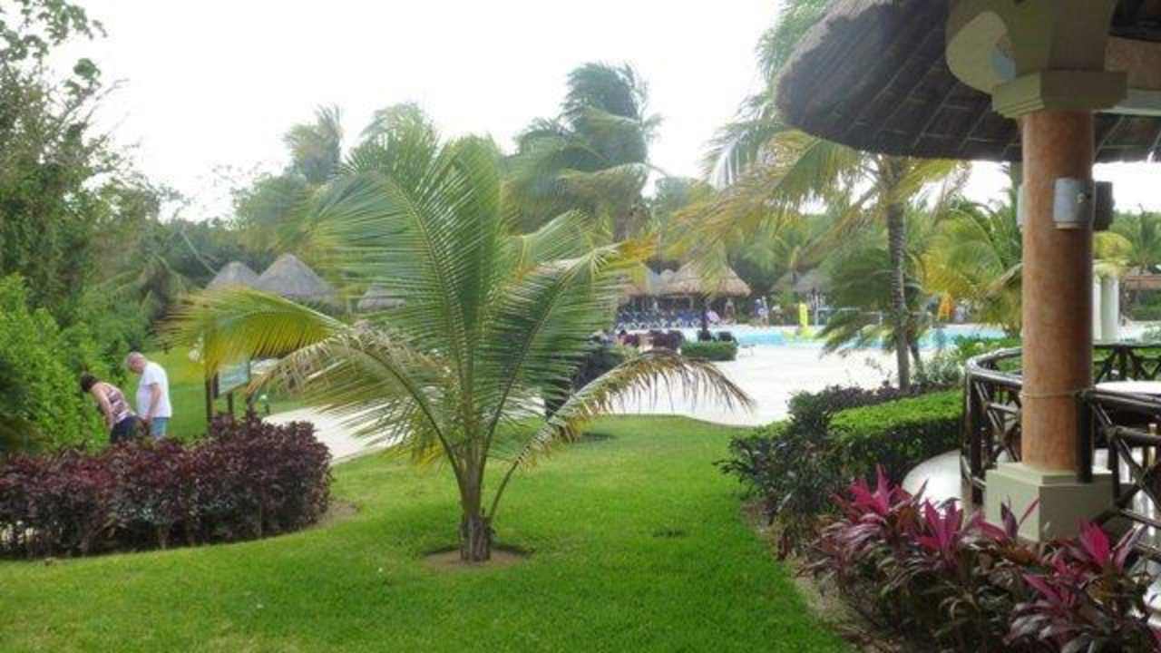 Blick zum Mainpool Grand Palladium Select White Sand Resort & Spa