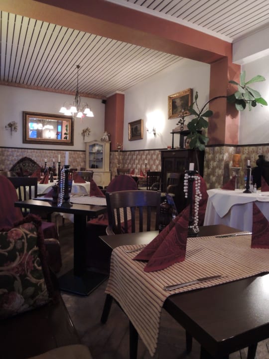 Liebevoll hergerichtet zum Frühstück Die Bühne - Hotel am Bahnhof