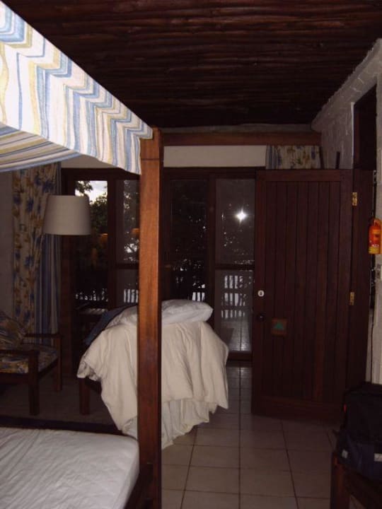 Blickwinkel vom Bad ins Zimmer Baobab Beach Resort & Spa