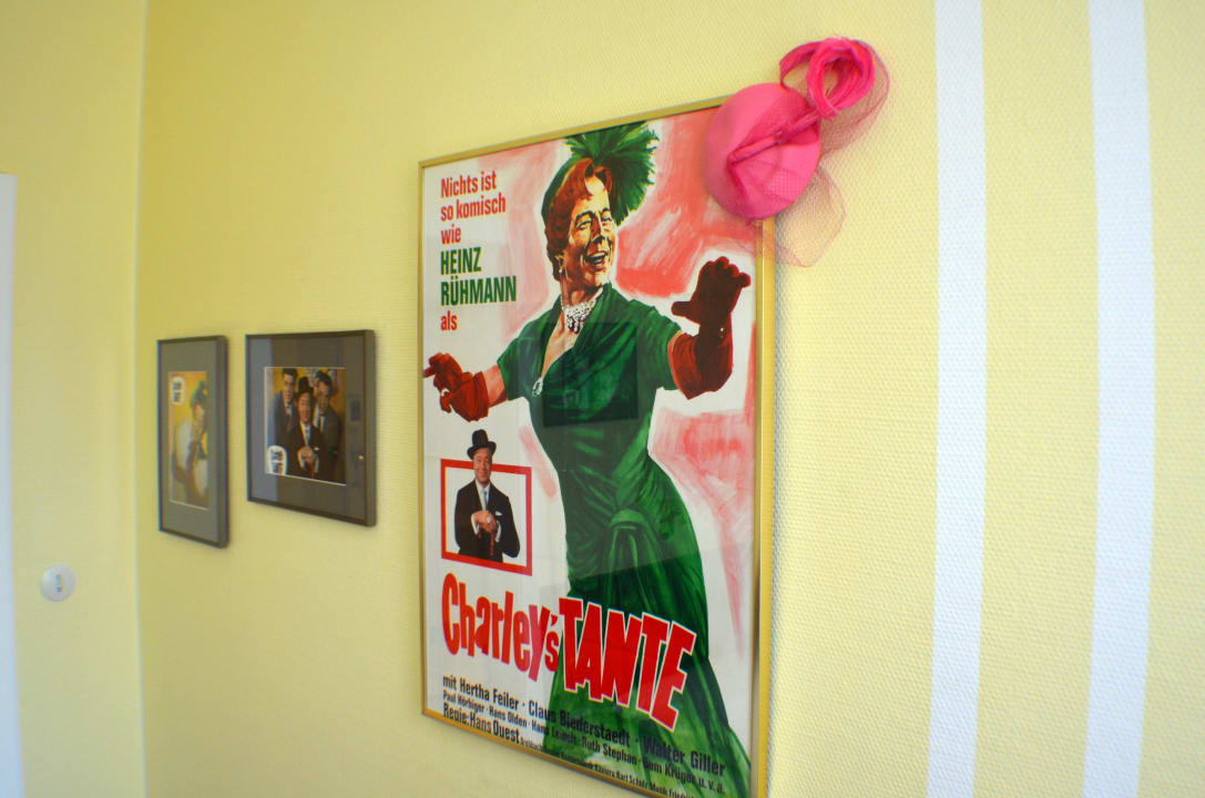Hotel - Themenzimmer " Charleys Tante " Retro - Art - Hotel Lünen