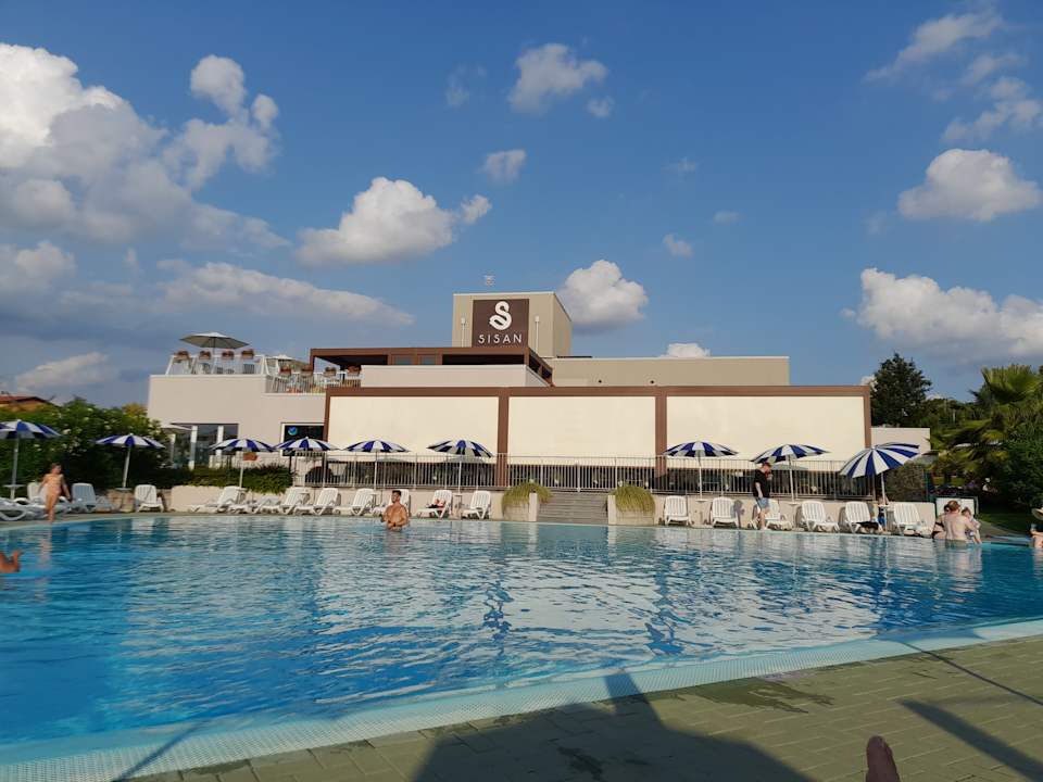 Pool Sisan Family Resort