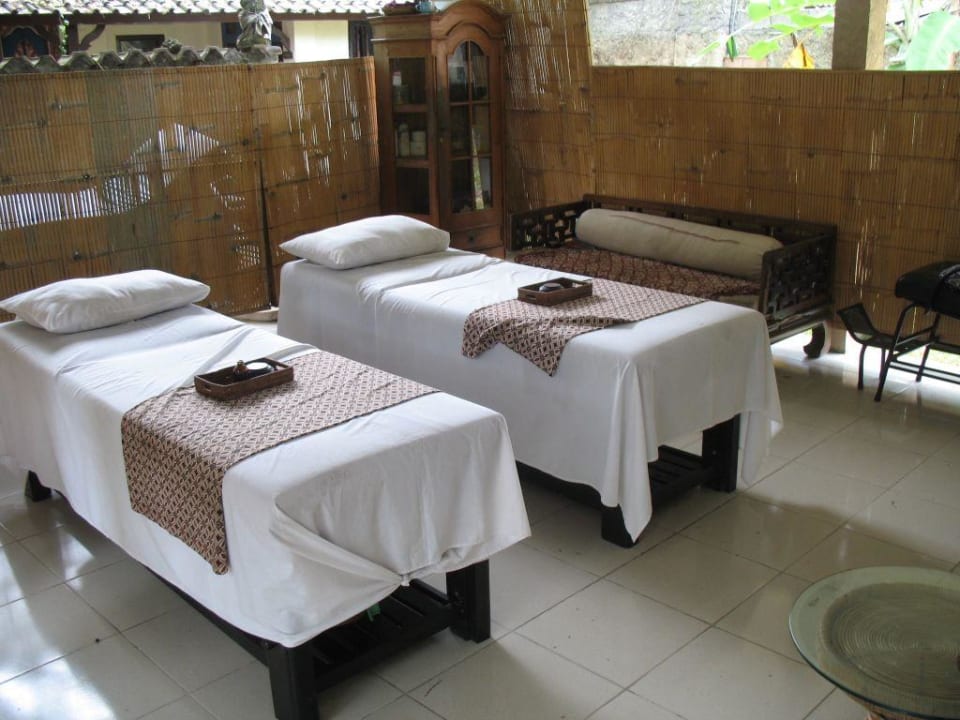 Massageliegen Segara Village Hotel