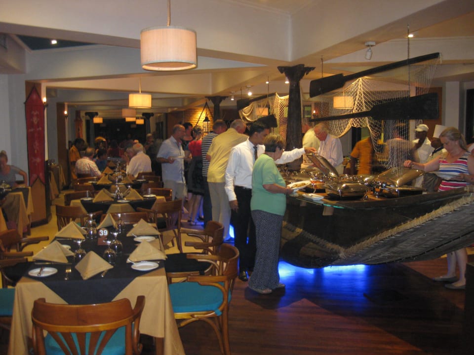 Beim Abendessen Tangerine Beach Hotel