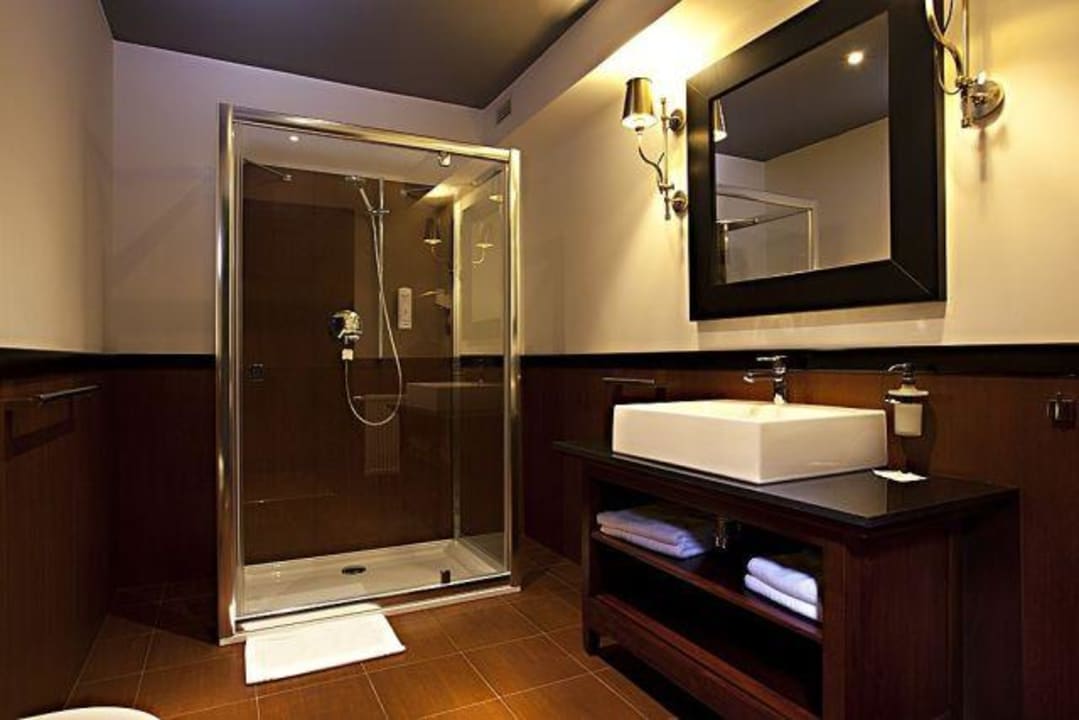 Łazienka - Pokój Motoryzacyjny Hotel Dwór Sanna