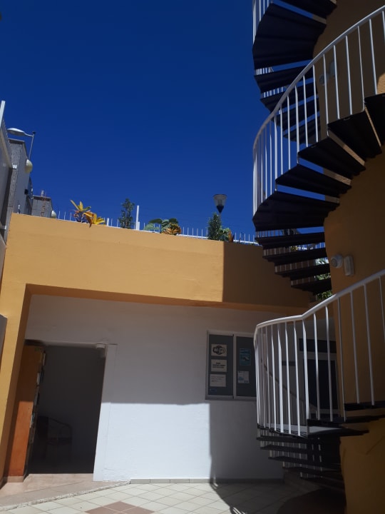 Lobby Apartments Karina