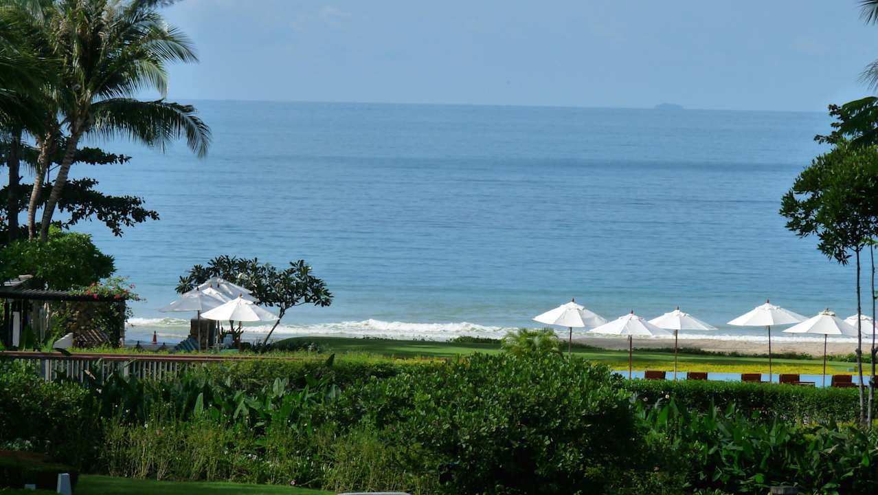Garten und Strand Dusit Thani Krabi Beach Resort