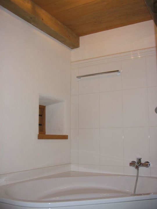 Bad mit Eckbadewanne Landhaus & Schloss Anras