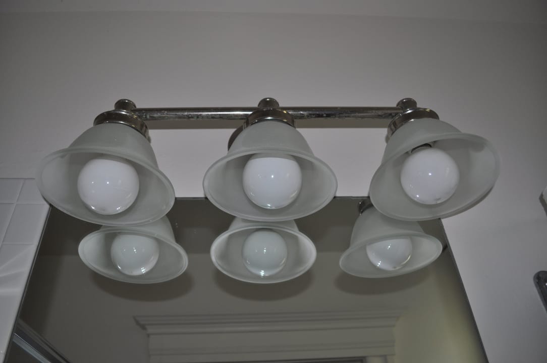 Die dreckigen Lampen in Bad Hotel Parker Guest House