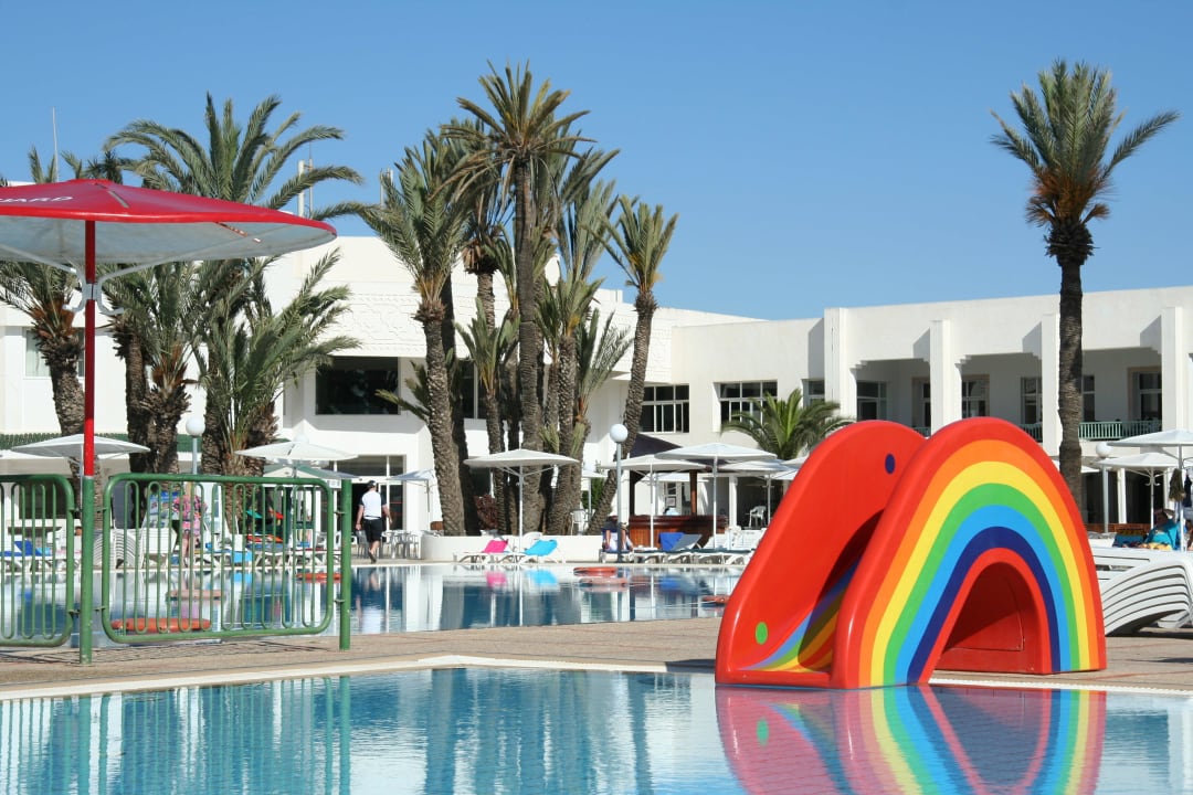 Einer von zwei Kinderpools mit je einer Rutsche El Mouradi Club Kantaoui