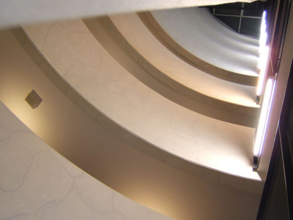 Blick in das offene Treppenhaus Hotel Novotel Hannover