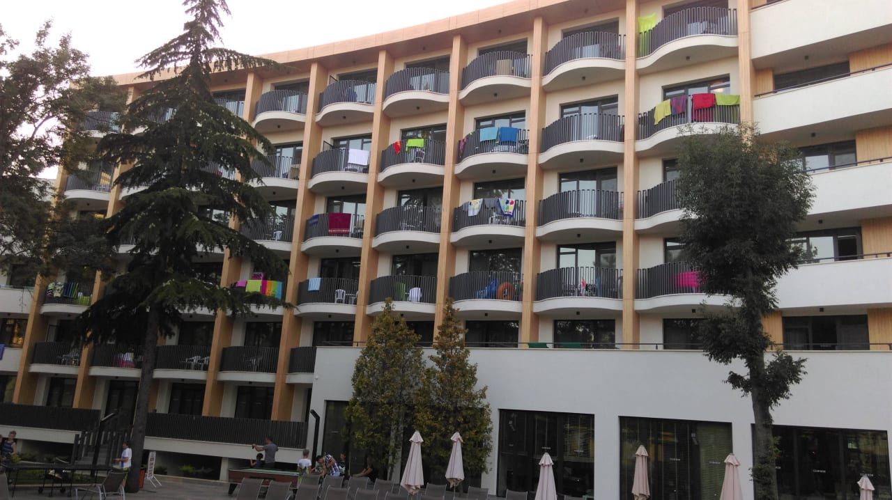 Hotel rechts HVD Club Bor