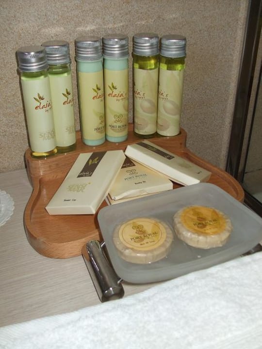 Pflegeprodukte im Bad SENTIDO Port Royal Villas & Spa