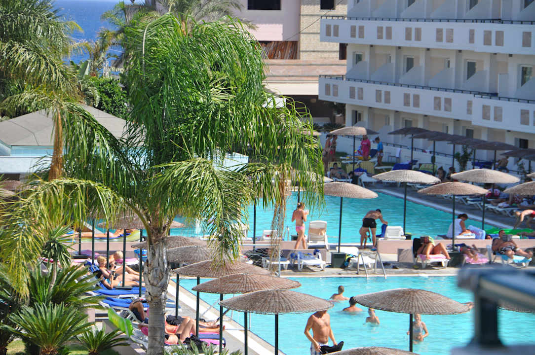 Blick von einem Treppenhaus Dodeca Sea Resort