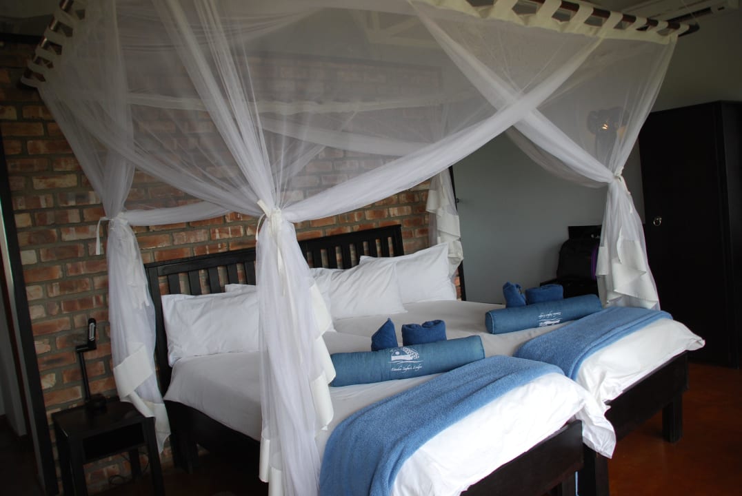 Schön gemachtes Bett Etosha Safari Lodge