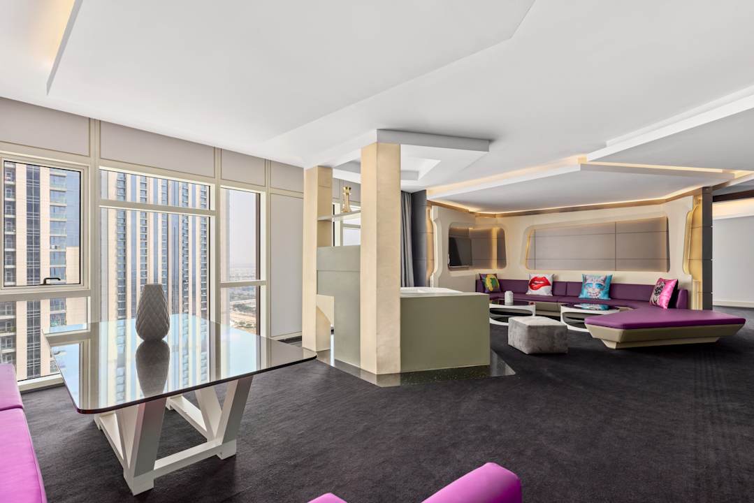 Zimmer V Hotel Dubai, Curio Collection by Hilton