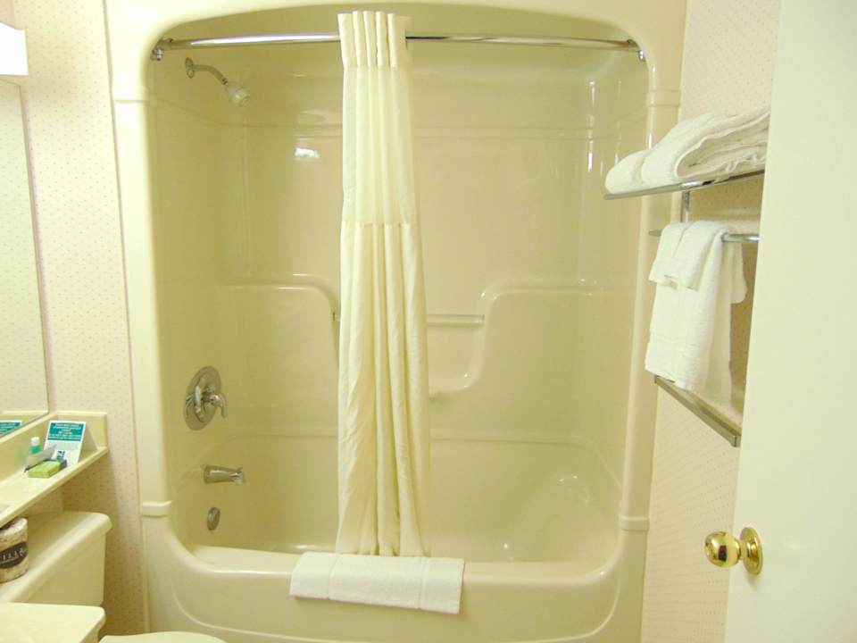 Bathroom Quality Hotel & Suites Airport East