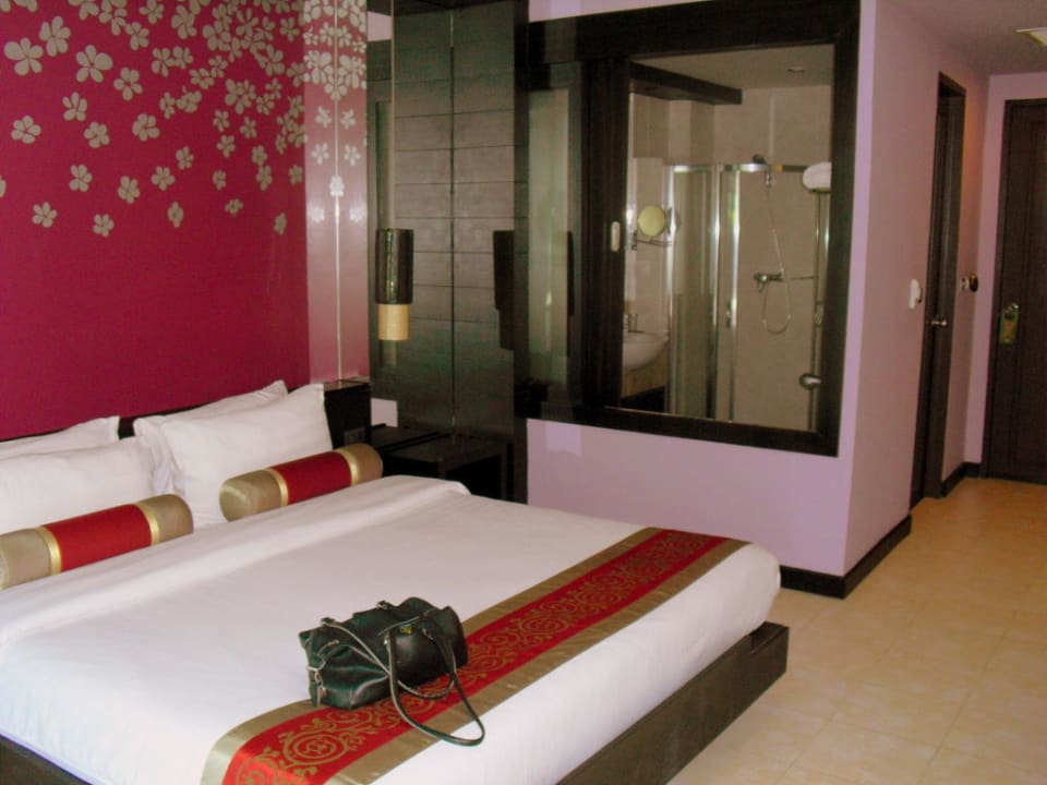 Das riesige Bett La Flora Khao Lak