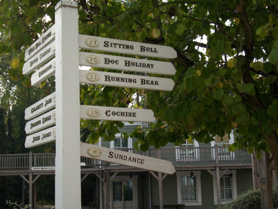 Wegweiser  im Hotel Disney's Hotel Cheyenne