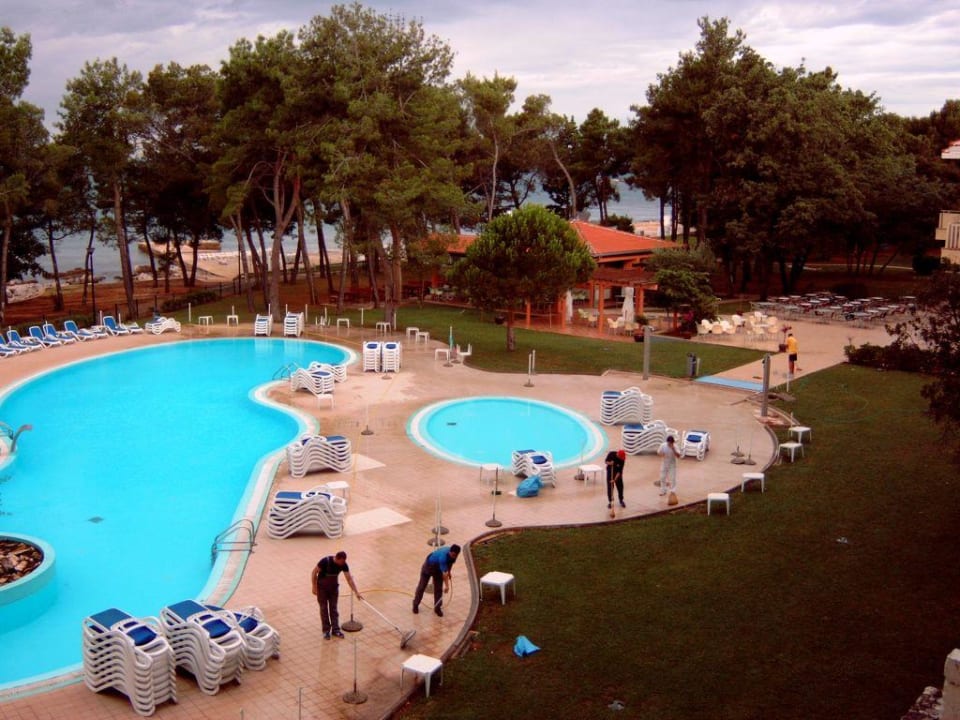 Blick aus unserem Zimmer auf Pool Hotel Aurora Plava Laguna