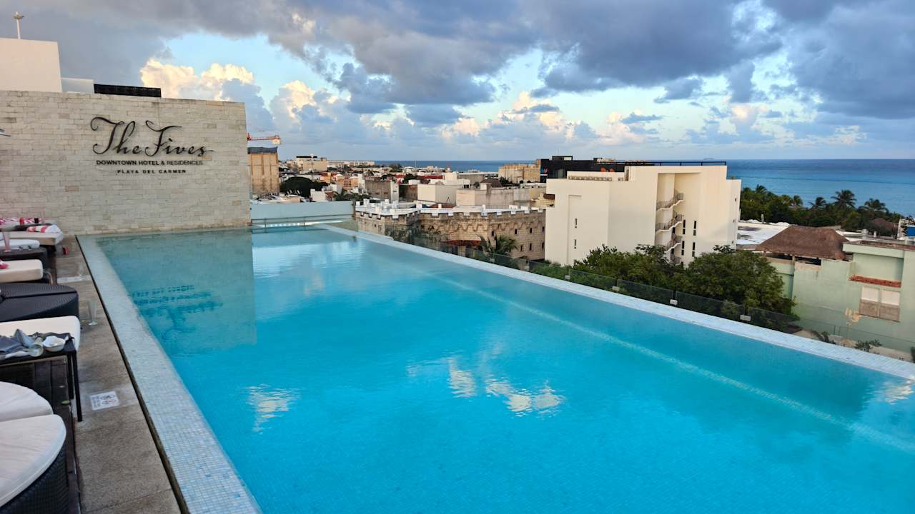 Pool The Fives Downtown Hotel & Residences, Curio Collection by Hilton