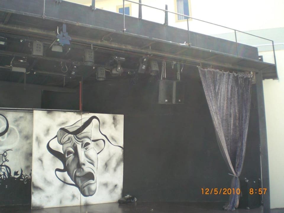 Theater Side Breeze Hotel