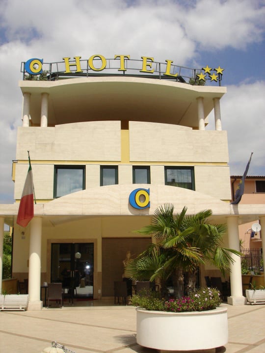 Moderne Aussengestaltung des Hotels OC Hotel Villa Adriana