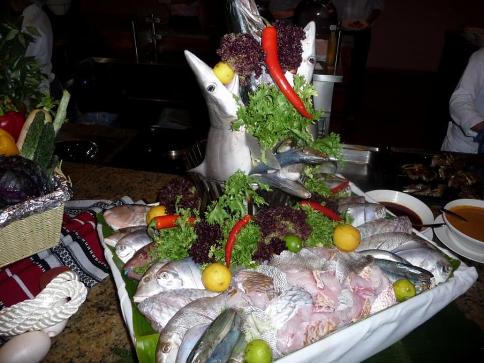 Mittwoch ist Fischbuffet, lecker The Cove Rotana Resort