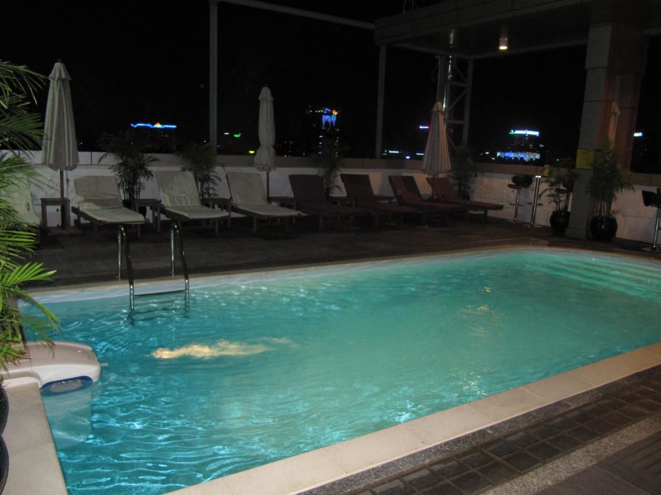 Pool auf dem Dach Hotel Golden Central Saigon