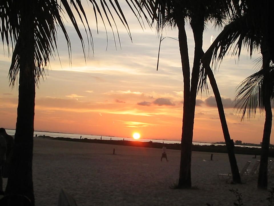Sonnenuntergang Hotel Outrigger Beach Resort