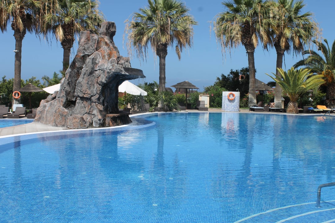 Pool mit Wasserfall Grand Hotel Callao