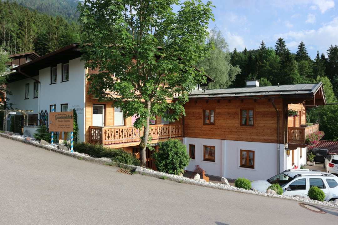 Außenansicht Almhotel Grünsteinblick