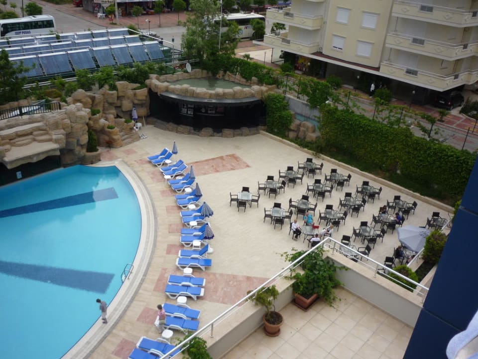 Вид с балкона на амфитеатр Timo Deluxe Resort