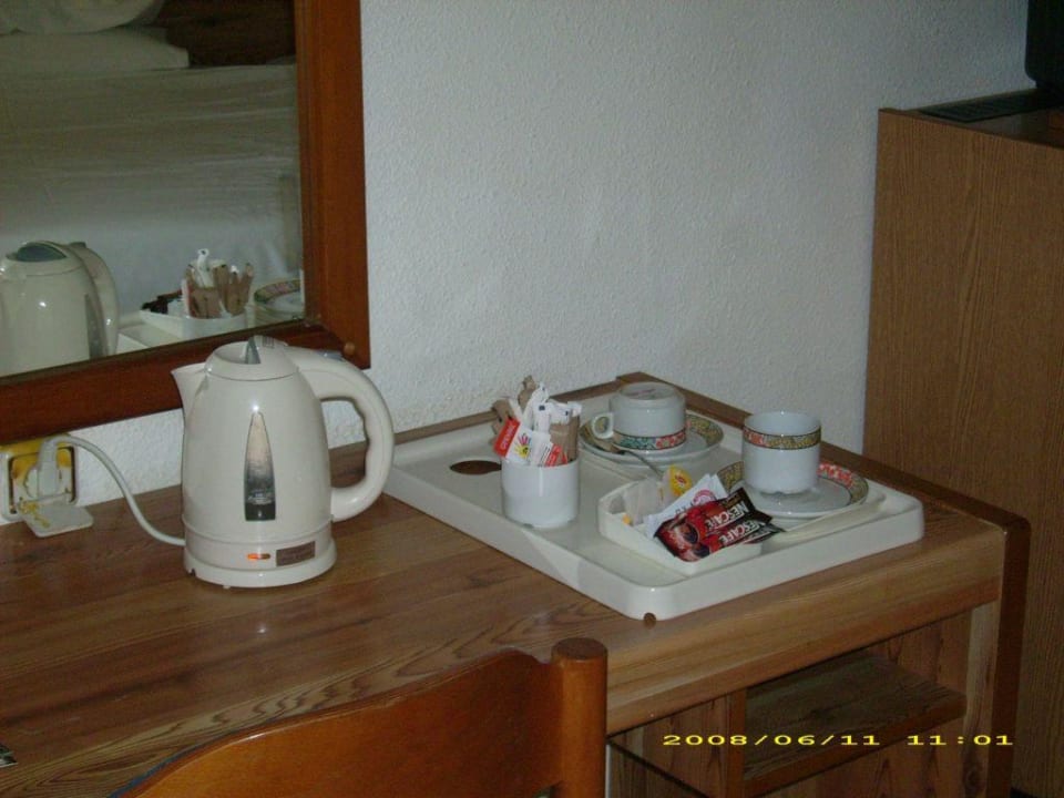 Wasserkocher und Instandkaffee und Tee auf dem Zimmer  Jolie Ville Kings Island Luxor