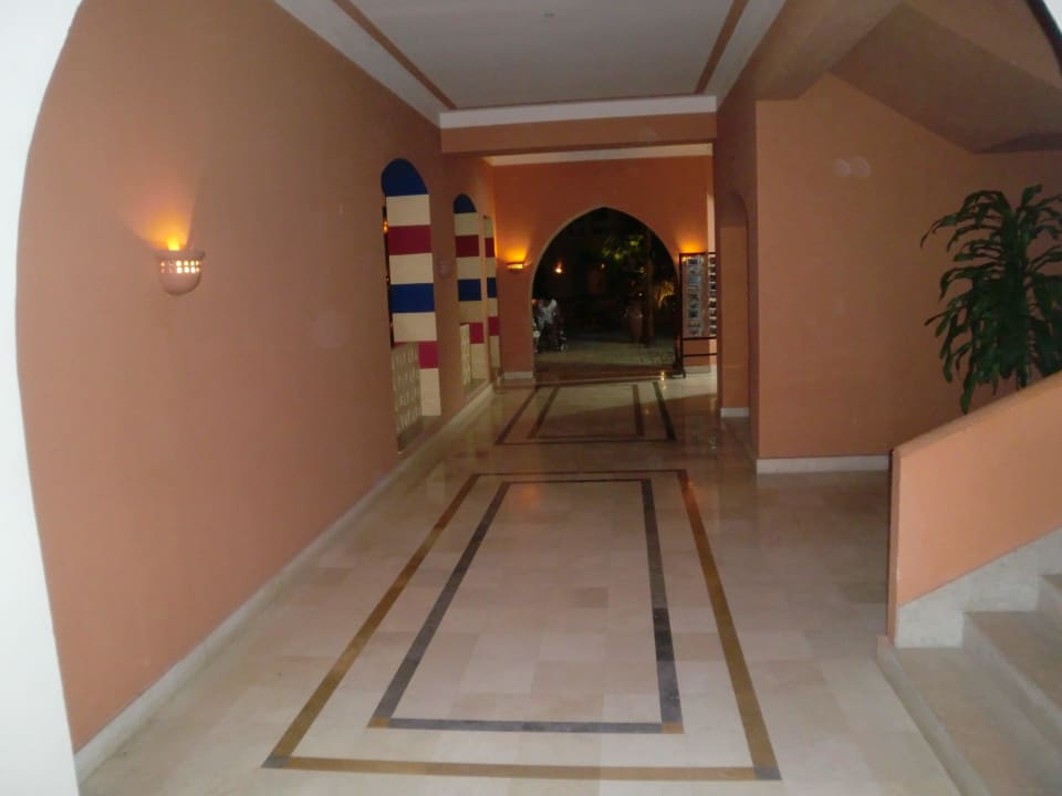 Durchgang zwischen Souk Area und Pool Jaz Dar EL Madina