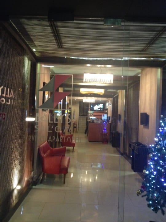 Entry D Varee Diva Bally Silom