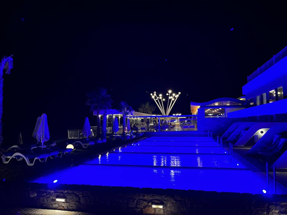 Pool Arina Beach Resort