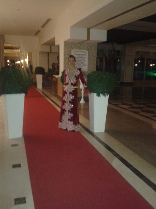 Roter teppich zur gala Diamond Excellence Resort & Spa