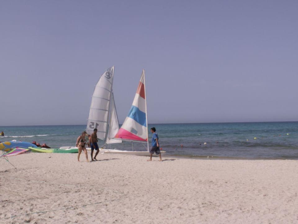 La bianca spiaggia Hotel El Borj