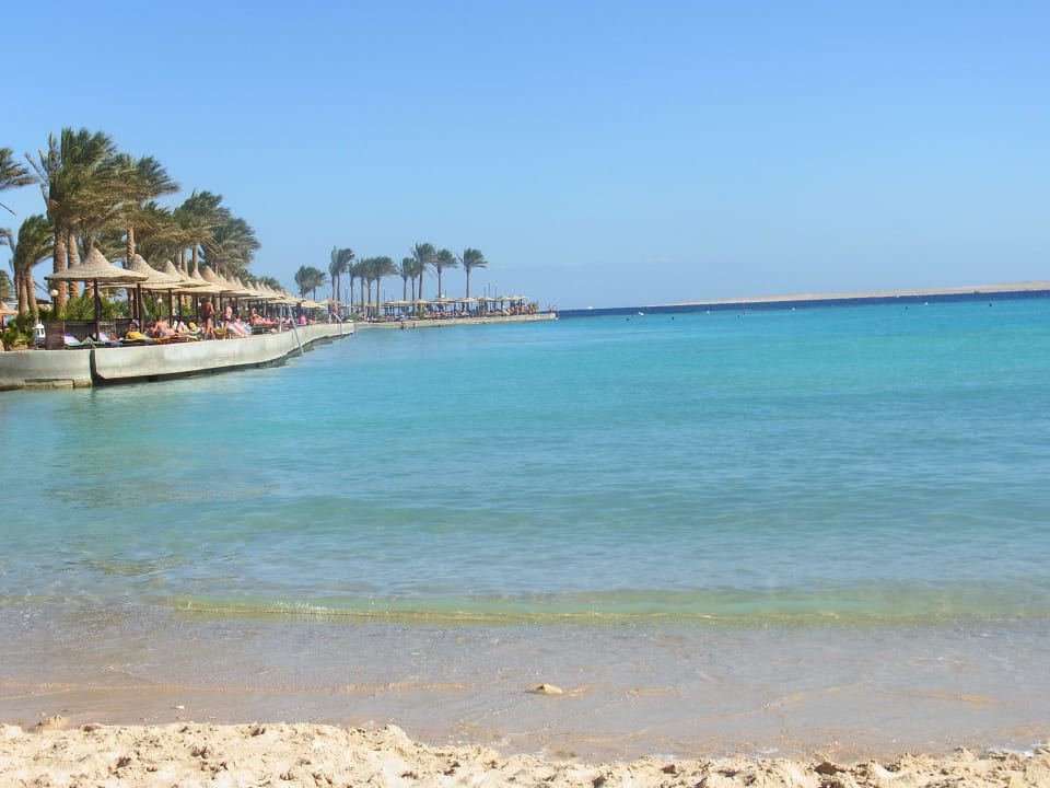 Meer vom Strand und Ausblick zur Marina Arabia Azur Resort