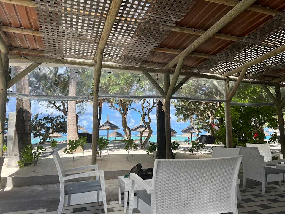 Gastro Crystals Beach Resort Belle Mare, a member of Radisson Individuals