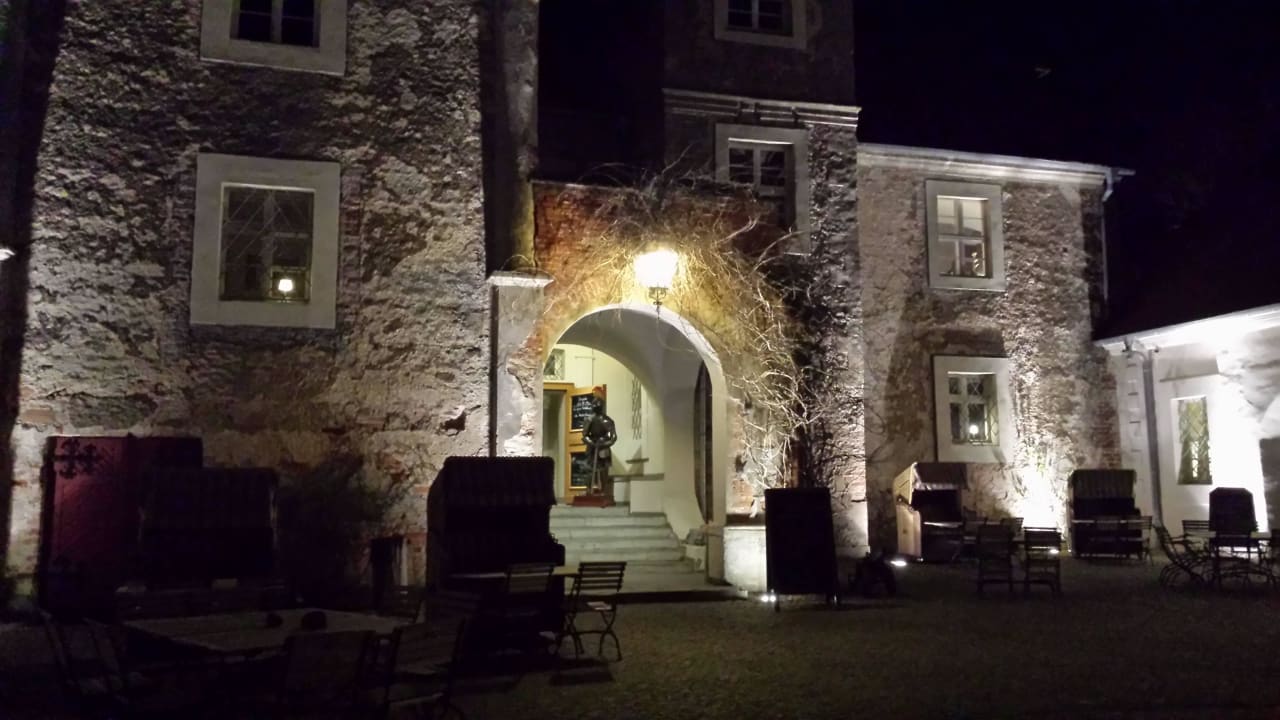 Schlosshotel bei Nacht Wasserschloss Mellenthin