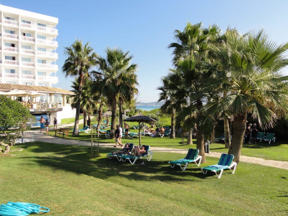 Anlage zwischen Pool und Strand Playa Esperanza Resort