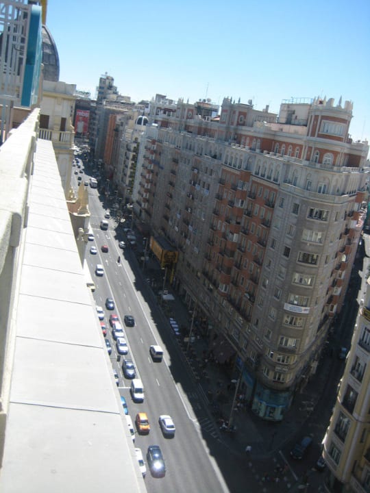 Blick von der Dachterrasse auf die Gran Via Senator Gran Vía 70 Spa Hotel