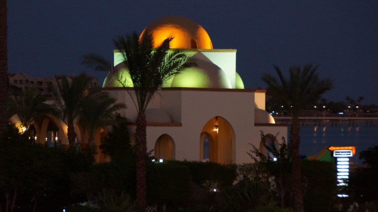 Bei Nacht Old Palace Resort