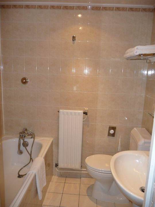 Badezimmer mit WC Hotel des Arts Montmatre