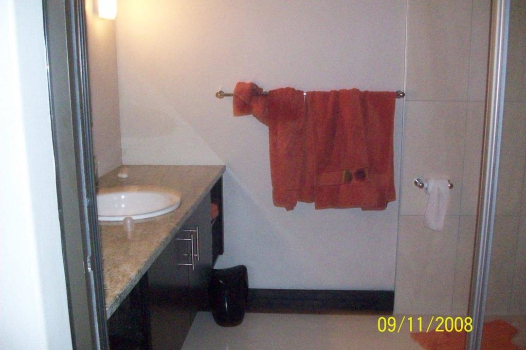 Schönes modernes Bad Bougain Villa