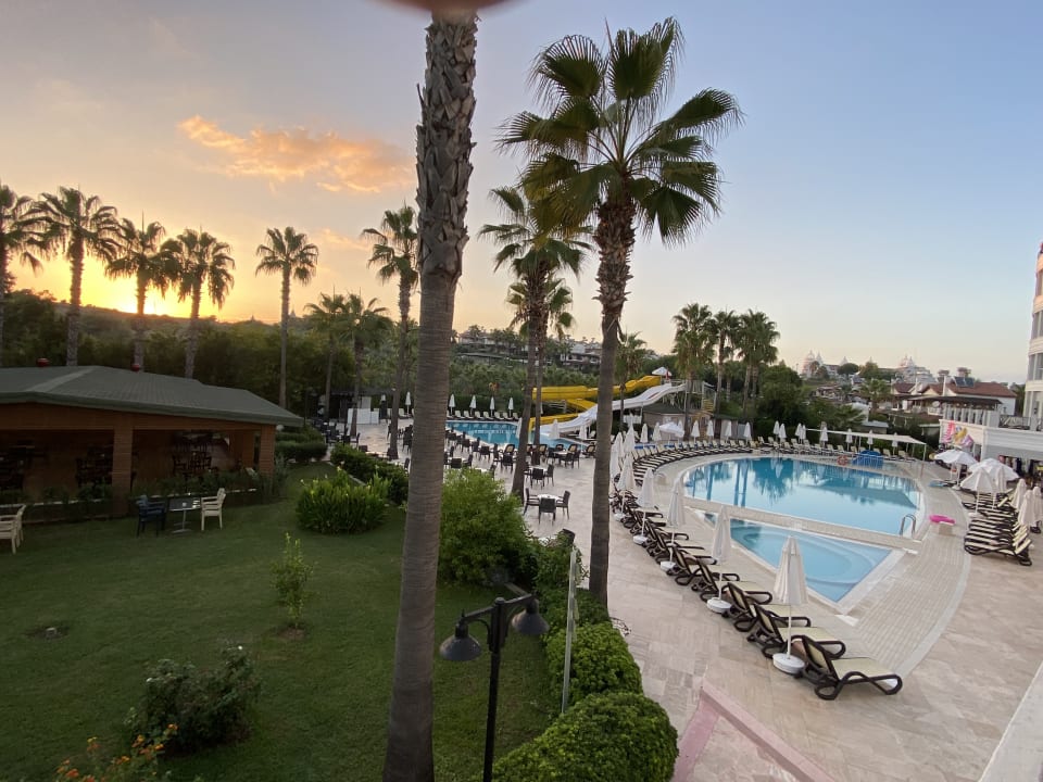 Pool Royal Atlantis Beach Hotel